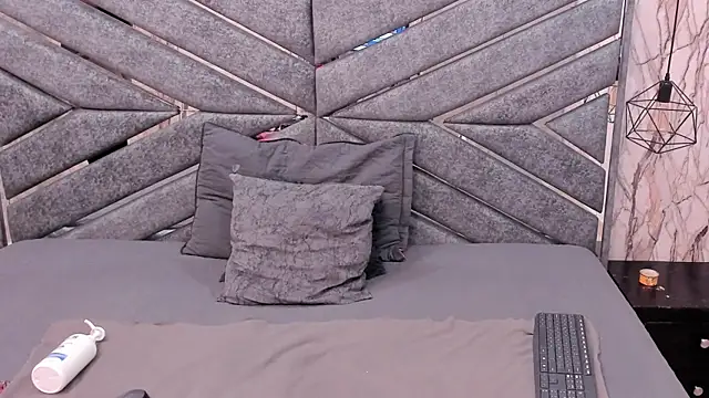 SASHA BROWNIE   online show from 9, 4, 2026