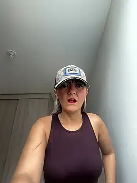 Snapshot of Tinymilf_ chatting on 29, 6, 2026 Tinymilf online show from 29, 6, 2026