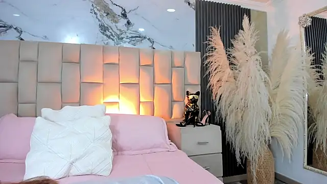 cloesummerr  online show from 17, 4, 2026