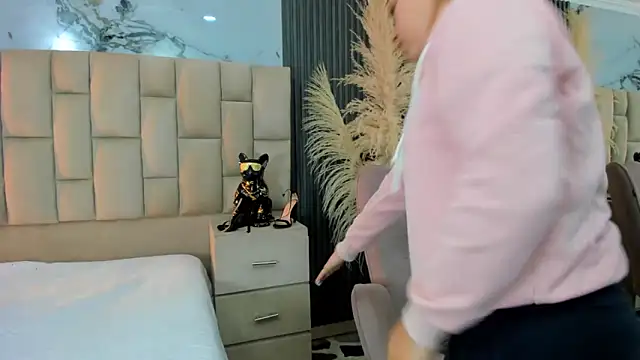 cloesummerr  online show from 20, 2, 2026