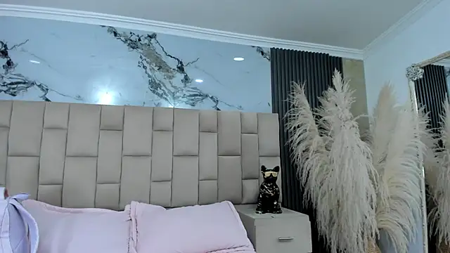 cloesummerr  online show from 18, 4, 2026