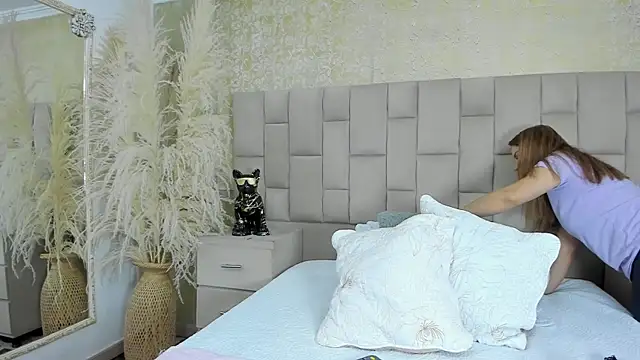 cloesummerr  online show from 15, 12, 2025