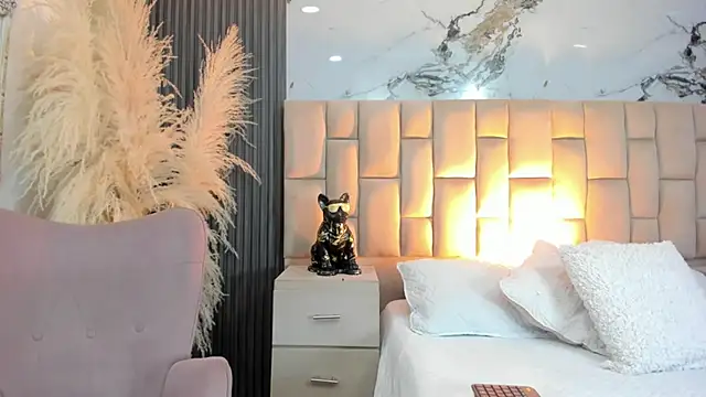 cloesummerr  online show from 14, 2, 2026