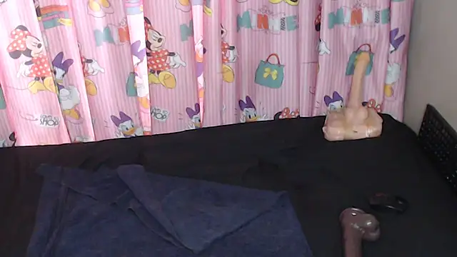 TrishahXo online show from 17, 4, 2026