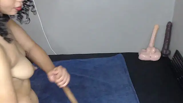 TrishahXo online show from 12, 2, 2026