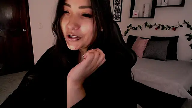 Mia 1120 online show from 10, 10, 2025