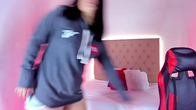 Zafiro  Brown online show from 9, 10, 2025