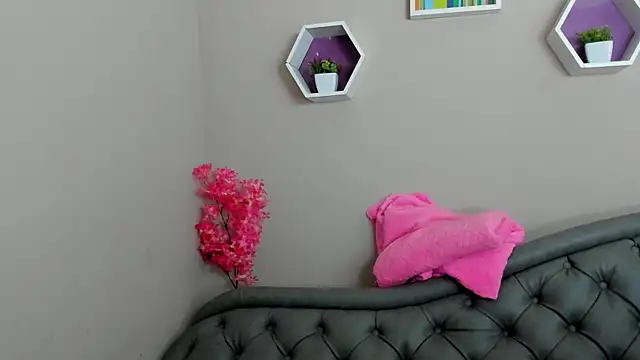 Snapshot of Dafne_Mel chatting on 9, 9, 2025 Dafne Mel online show from 9, 9, 2025