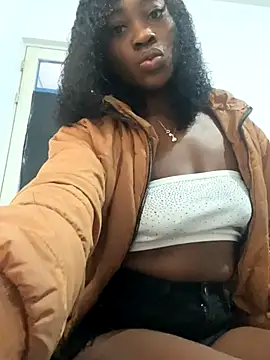 Skylar Smith  online show from 18, 12, 2025