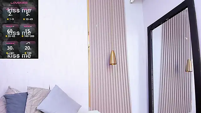 Skylar Smith  online show from 4, 12, 2025