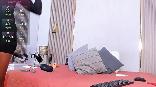 Snapshot of Skylar_Smith_ chatting on 5, 11, 2025 Skylar Smith online show from 5, 11, 2025