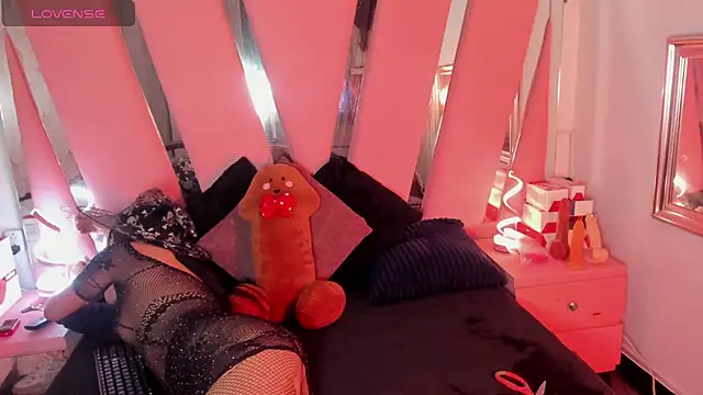 Viiolettlopez online show from 9, 10, 2025