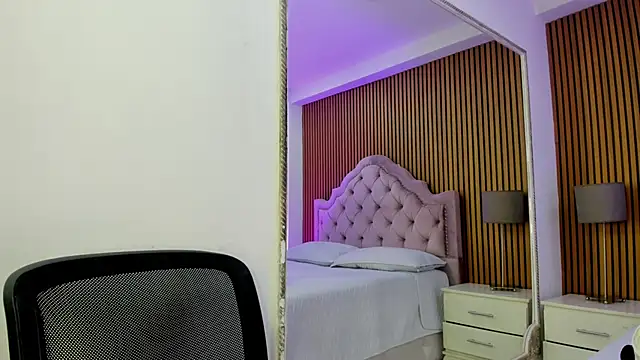 Starbutterflyy  online show from 30, 11, 2025