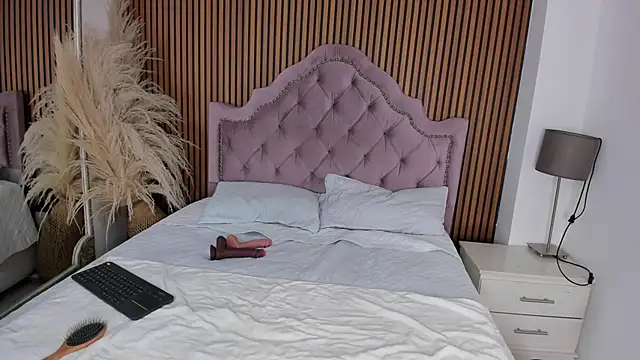 Starbutterflyy  online show from 13, 1, 2026