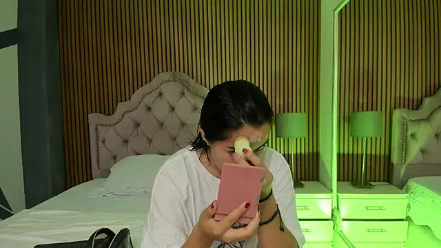 Starbutterflyy  online show from 4, 11, 2025