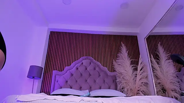 Starbutterflyy  online show from 23, 12, 2025