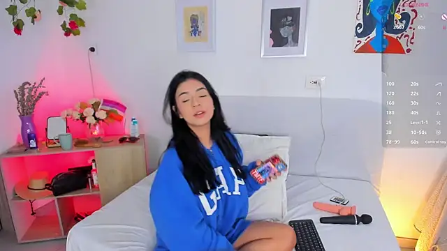 Snapshot of AprilAddams_ chatting on 10, 9, 2025 AprilAddams online show from 10, 9, 2025