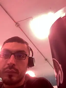 Snapshot of malek_xarx_ chatting on 2, 12, 2025 malek xarx online show from 2, 12, 2025