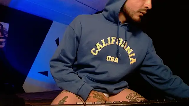 Snapshot of malek_xarx_ chatting on 25, 10, 2025 malek xarx online show from 25, 10, 2025