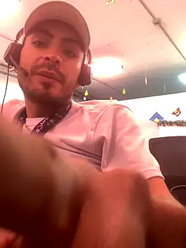 Snapshot of malek_xarx_ chatting on 29, 11, 2025 malek xarx online show from 29, 11, 2025