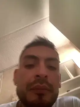 Snapshot of malek_xarx_ chatting on 22, 10, 2025 malek xarx online show from 22, 10, 2025