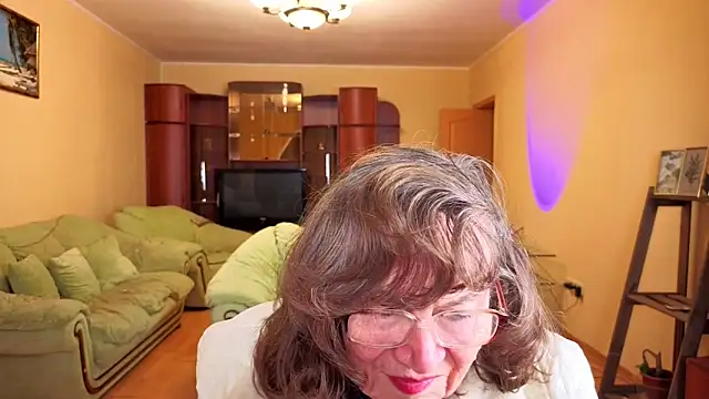 Betty Brick online show from 22, 12, 2025