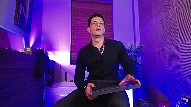 Snapshot of Dustin_Sonne chatting on 21, 7, 2026 Dustin Sonne online show from 21, 7, 2026