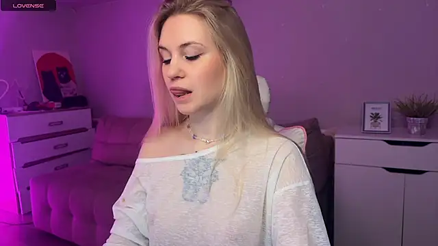 Sofia Kenwood online show from 24, 2, 2026