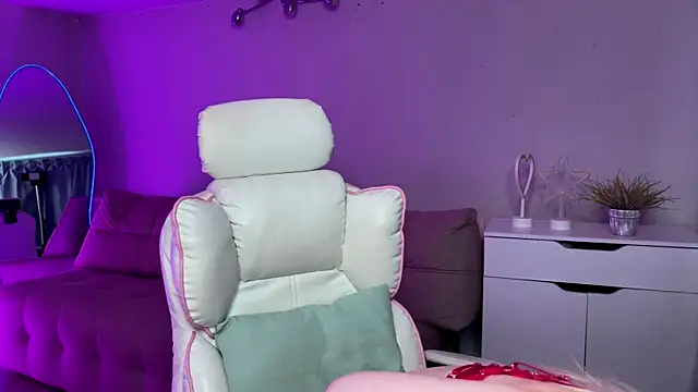 Snapshot of Sofia_Kenwood chatting on 4, 6, 2026 Sofia Kenwood online show from 4, 6, 2026
