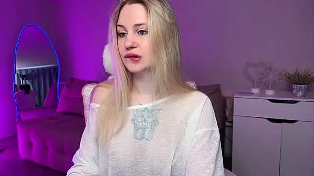 Sofia Kenwood online show from 19, 4, 2026