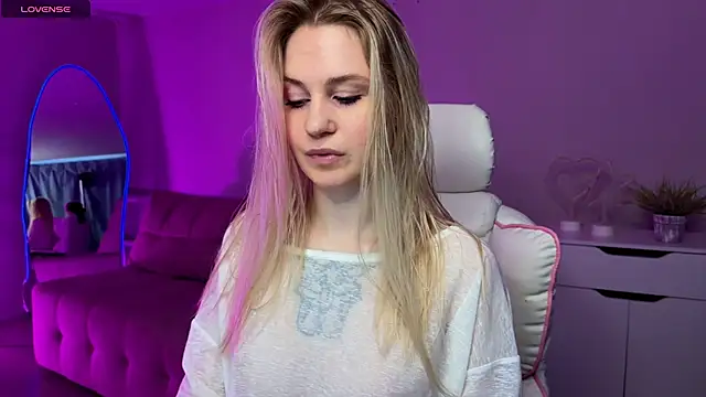 Sofia Kenwood online show from 4, 4, 2026