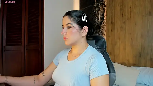 Snapshot of evelin_lopezz chatting on 4, 10, 2025 evelin lopezz online show from 4, 10, 2025