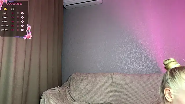 Snapshot of Elizabeth_Mitchel chatting on 14, 10, 2025 Elizabeth Mitchel online show from 14, 10, 2025