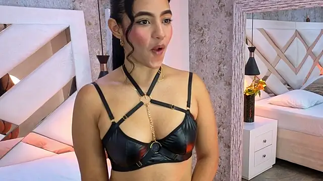 Saara evans  online show from 8, 9, 2025