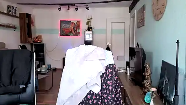 Snapshot of Seductively4_20 chatting on 17, 7, 2026 Seductively4 20 online show from 17, 7, 2026