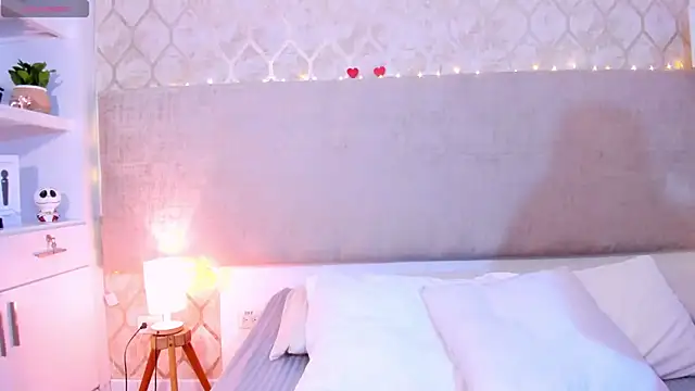 Snapshot of KamilaBetancourt chatting on 27, 10, 2025 KamilaBetancourt online show from 27, 10, 2025