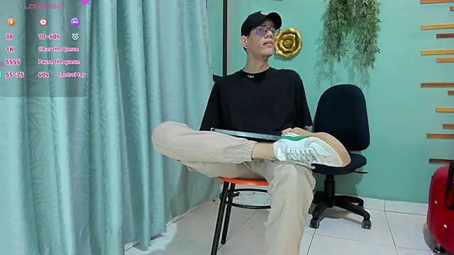 Snapshot of david_huge chatting on 2, 10, 2025 david huge online show from 2, 10, 2025