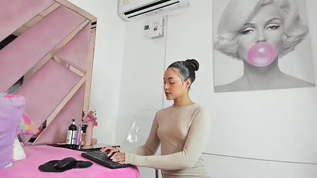 Akiraht online show from 11, 10, 2025