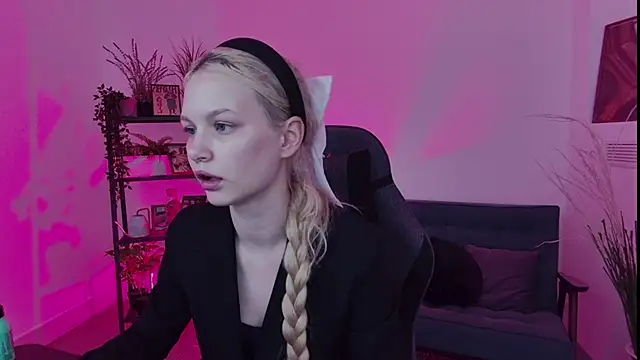 AvaDaviis online show from 11, 9, 2025