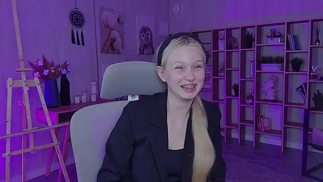 AvaDaviis online show from 17, 9, 2025