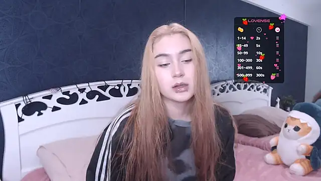 Snapshot of Lili_Luuu chatting on 18, 10, 2025 Lili Luuu online show from 18, 10, 2025