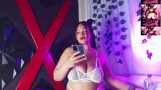 Snapshot of ivonne_diaz1 chatting on 28, 10, 2025 ivonne diaz1 online show from 28, 10, 2025