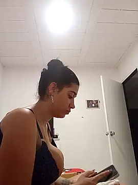 Samantha hotly online show from 18, 4, 2026