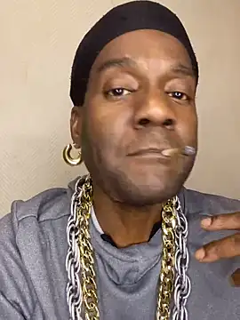 Snapshot of Kingdinyxxx chatting on 11, 10, 2025 Kingdinyxxx online show from 11, 10, 2025