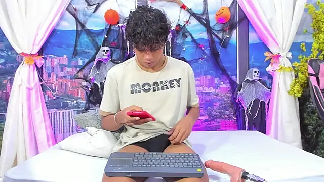 MilthonDelis online show from 28, 10, 2025