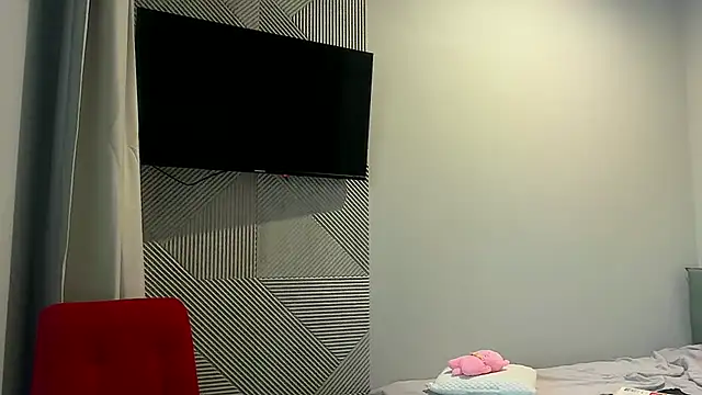Snapshot of LuxXAngel chatting on 24, 4, 2026 LuxXAngel online show from 24, 4, 2026