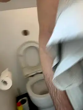 Snapshot of Woodchip chatting on 1, 11, 2025 Woodchip online show from 1, 11, 2025