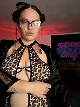 MamaSpicy online show from 15, 9, 2025