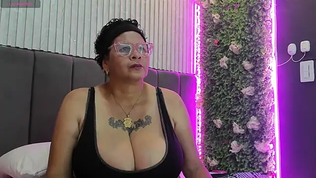 Snapshot of DinaDIRTY chatting on 25, 10, 2025 DinaDIRTY online show from 25, 10, 2025