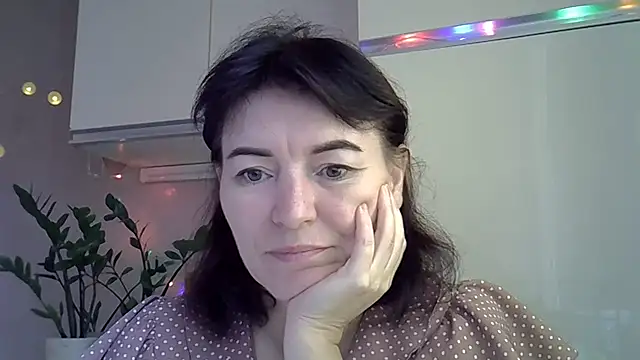 Krystal 82 online show from 15, 10, 2025